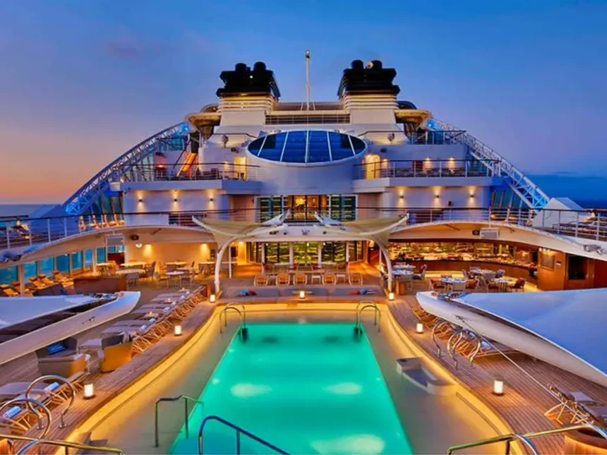 Viaje organizado por Nabyla Tours: Crucero por el mar.