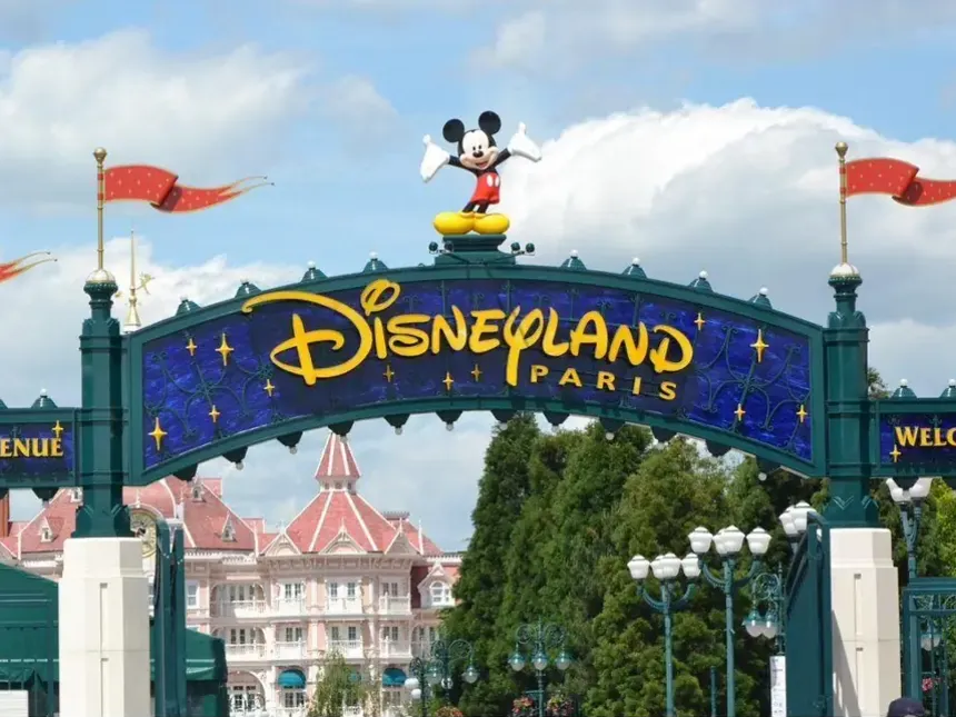 Viaje organizado por Nabyla Tours: La magia de Disneyland París.