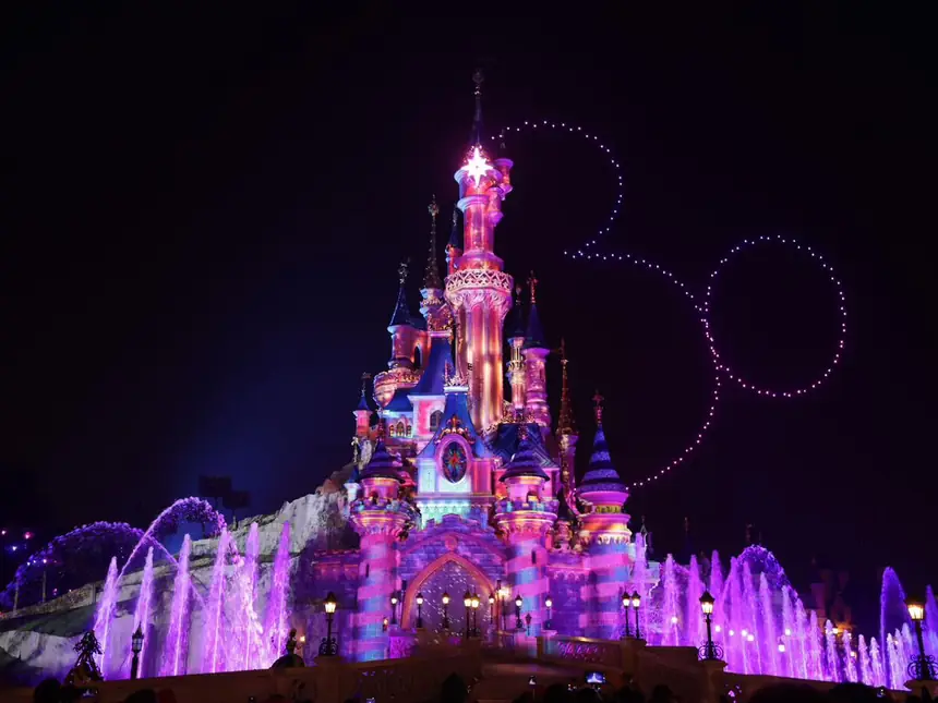 Viaje organizado por Nabyla Tours: Disneyland París en familia.