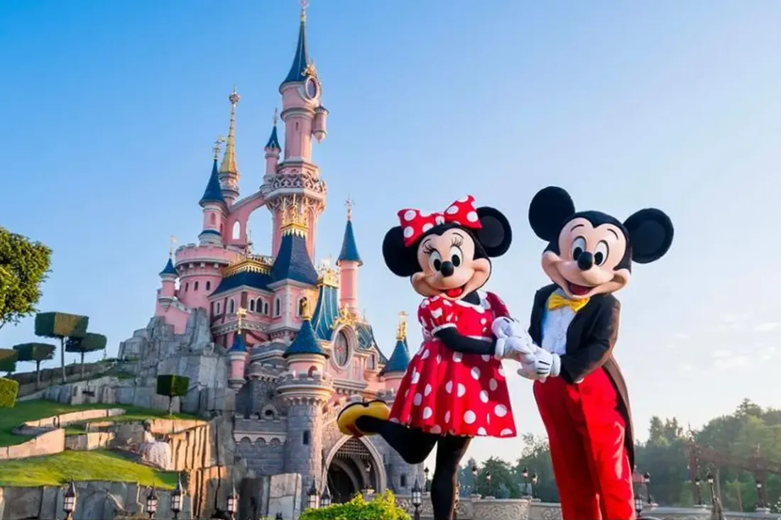 Castillo de la Bella Durmiente en Disneyland París, viaje a Disney organizado por Nabyla Tours